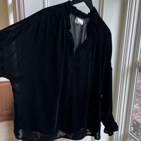 Finley- Crosby Whisper Velvet Popover Top - Picture 6 of 9